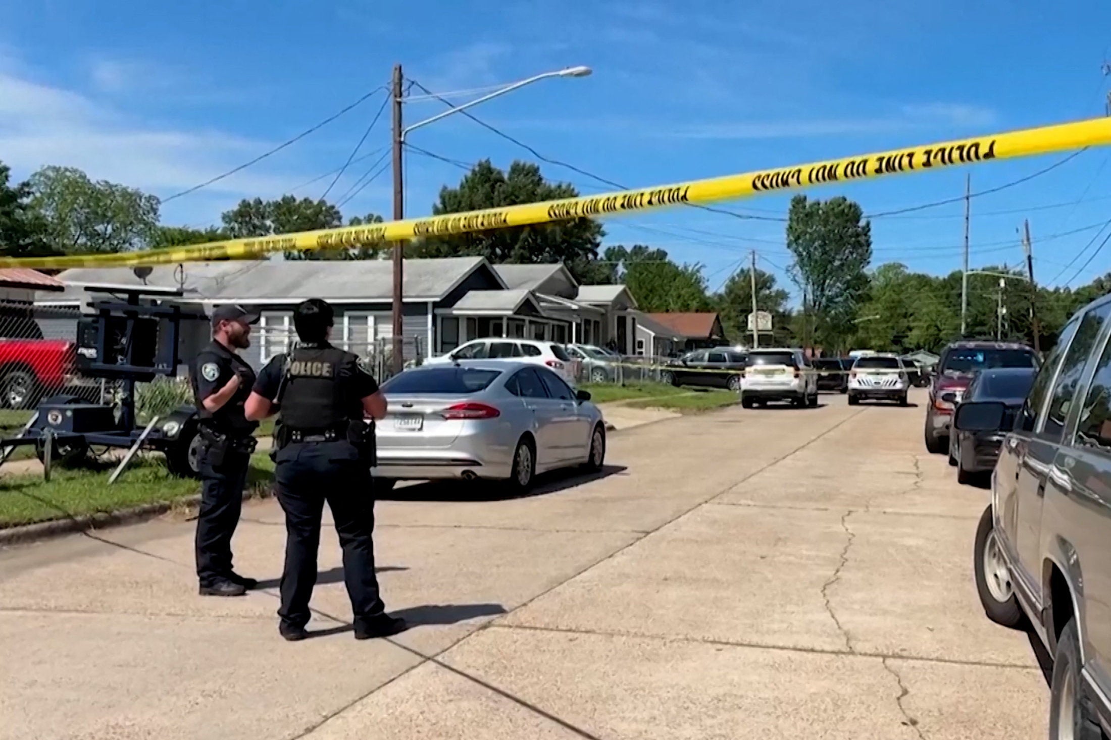 Elkins reportedly called his mother and said that he wanted to take his own life prior to the attack