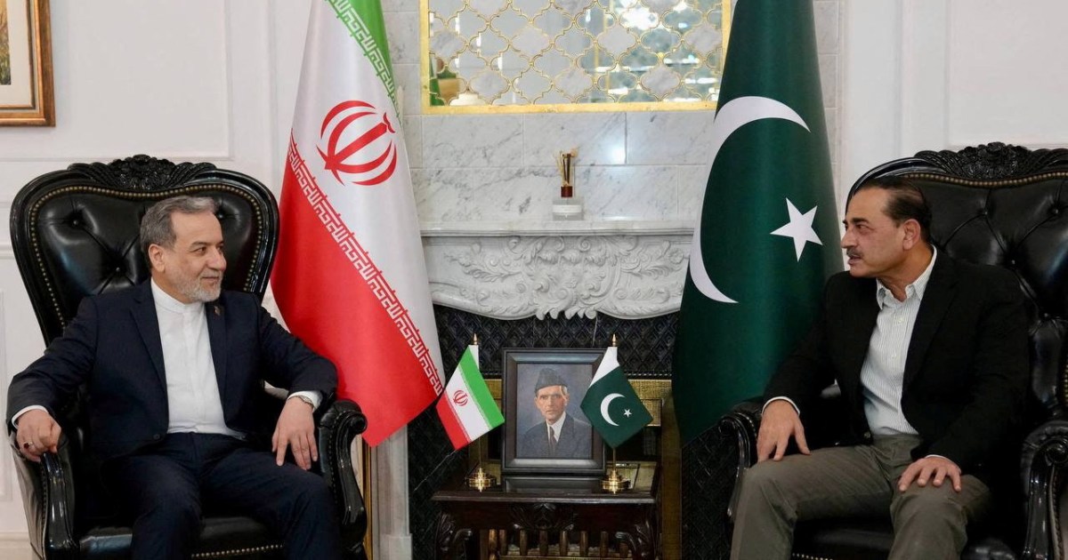 Trump cancels US envoys’ trip after Iran’s Araghchi leaves Pakistan | US-Israel war on Iran News