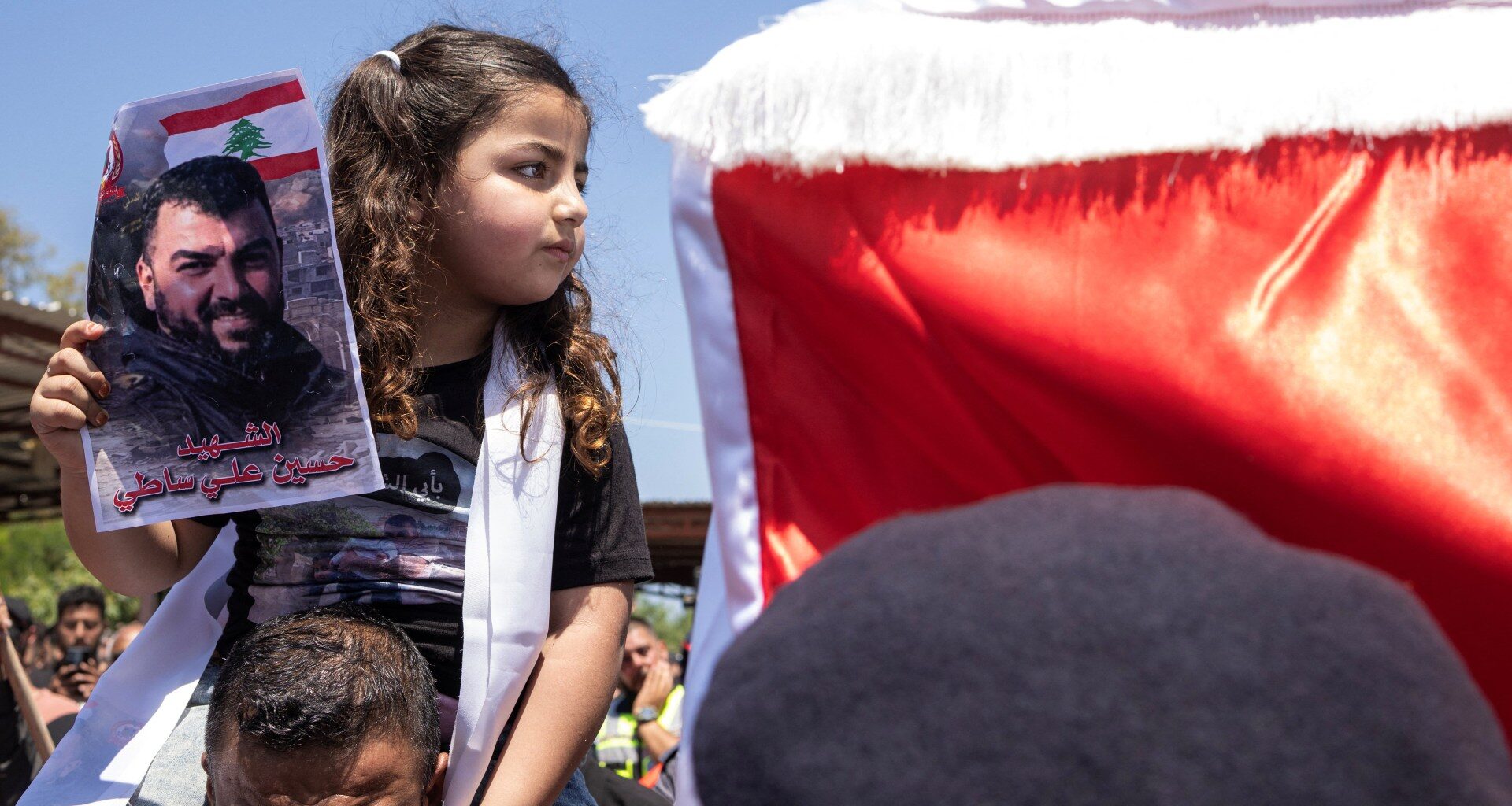 Lebanese girl mourns paramedic father killed in Israeli strike | Crime