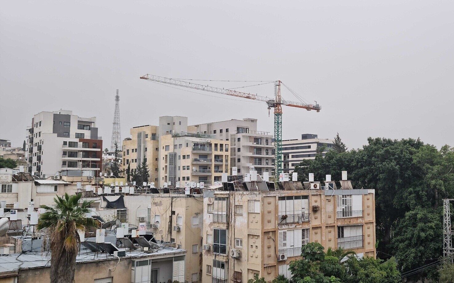 Dust storm turns Israel's skies gray on Passover, drives up pollution