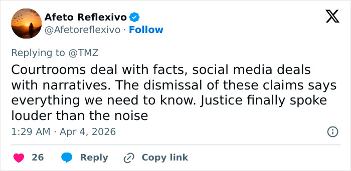 Tweet screenshot showing a scathing lawsuit statement sparking fan frenzy over Blake Lively in a social media discussion.