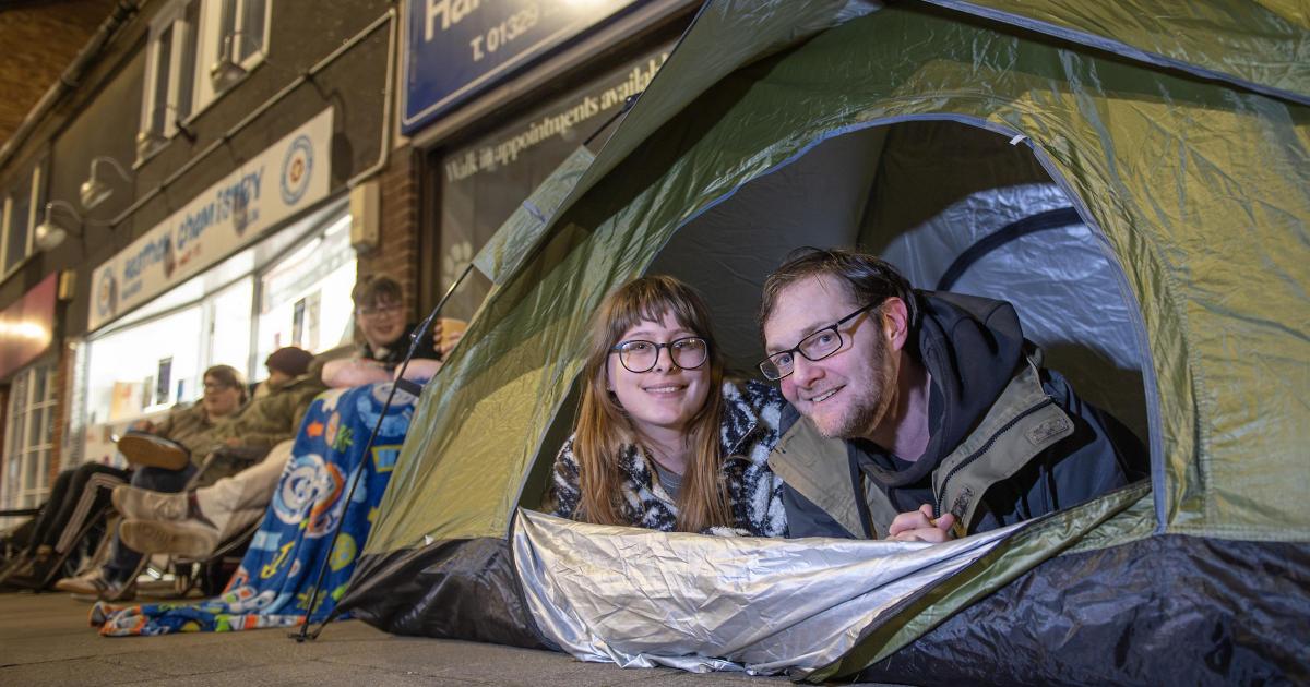 Vinyl fans queue overnight at Hampshire shop for Record Store Day