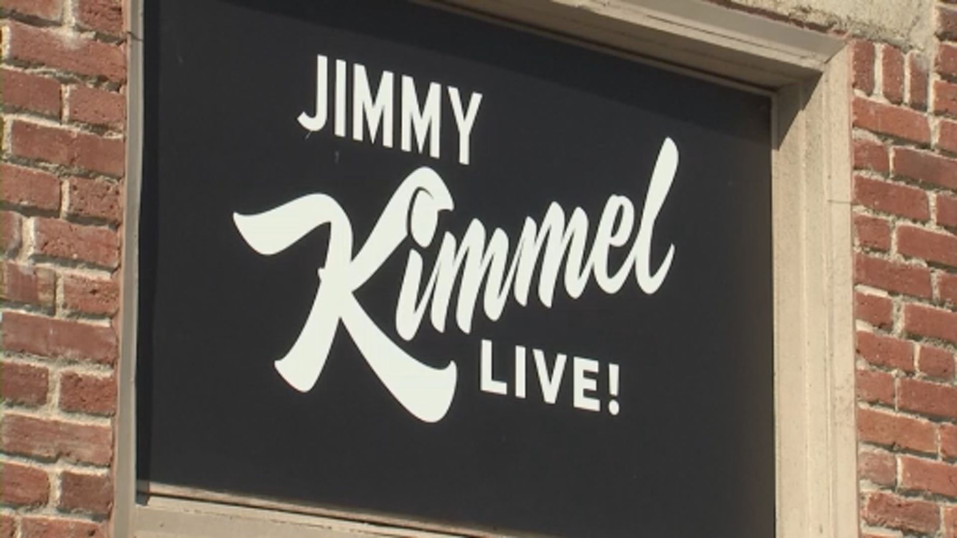 Click to play video: 'Kimmel returns to airwaves, makes emotional defence of free speech'