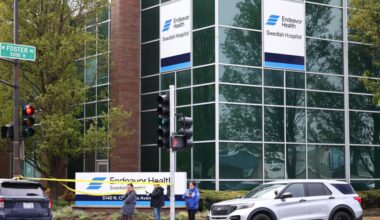 2 Police Officers Are Shot at a Chicago Hospital