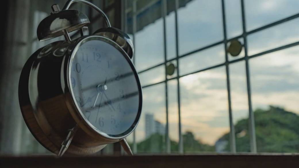 Click to play video: 'Alberta mulls ditching clock changes as B.C. moves to permanent daylight saving time'