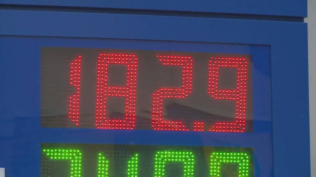 Click to play video: 'Iran war: Rising oil prices put financial pressure on Canadians'