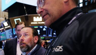 Oil soars past $113, stocks sell off on Trump's Iran war address