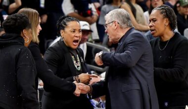 Geno Auriemma, Dawn Staley have heated exchange after Gamecocks upset Huskies