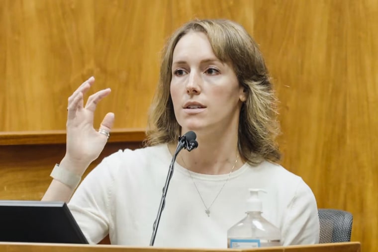 Arielle Konig testifies in April 2026.