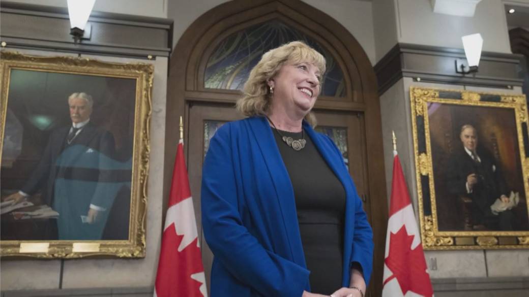 Click to play video: 'Liberals kick off convention after latest Tory defection'