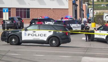 Police fatally shoot attempted kidnapper with knife at Omaha Walmart