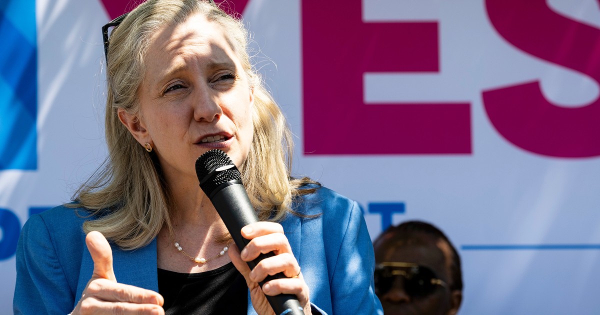 Virginia voters approve Democrats' redistricting plan, giving the party a midterm election boost