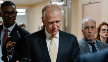 Thom Tillis Is Prepared to Advance Kevin Warsh After U.S. Drops Fed Inquiry