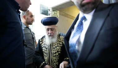 Former chief rabbi: God will 'kill' Israeli justices for ruling on the Sabbath - Haaretz