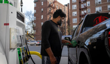 U.S. Gas Prices Climb Further as Effects of Iran War Reverberate