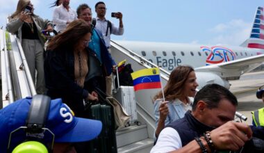 After Seven Years, First U.S. Direct Flight Lands in Caracas