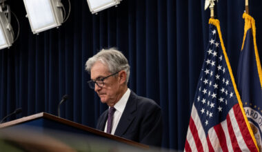 Behind Powell’s High-Stakes Decision to Stay at the Fed