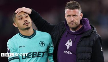 Rob Edwards with his hand on Andre's head