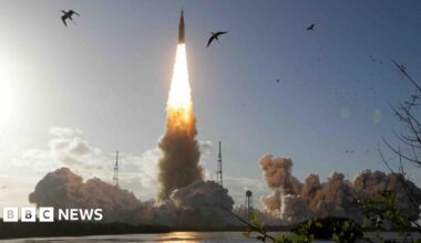 The Earth in crescent as seen from Artemis