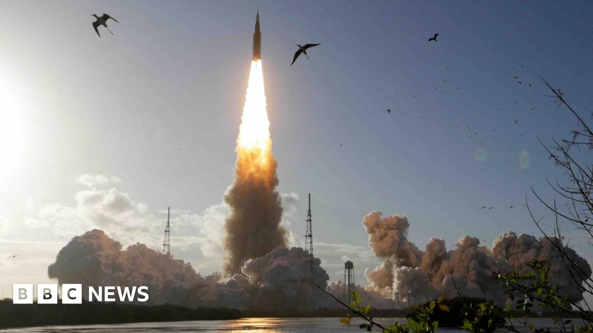 The Earth in crescent as seen from Artemis