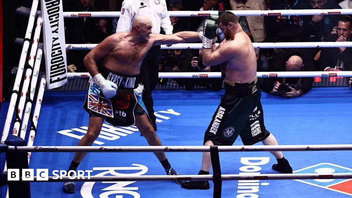 Anthony Joshua puts his fist up
