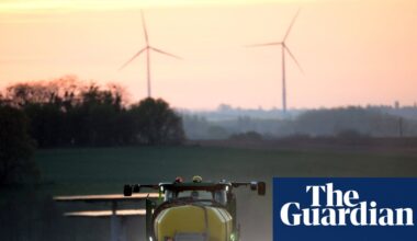 Campaigners demand action to break UK’s ‘addiction’ to controversial herbicide | Herbicides