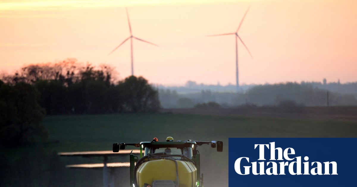 Campaigners demand action to break UK’s ‘addiction’ to controversial herbicide | Herbicides