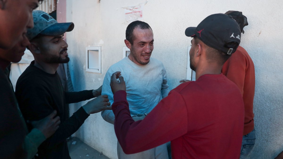Israel releases 15 Palestinian detainees showing signs of torture