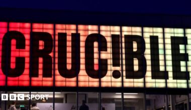 Stan Moody about to strike the cue ball