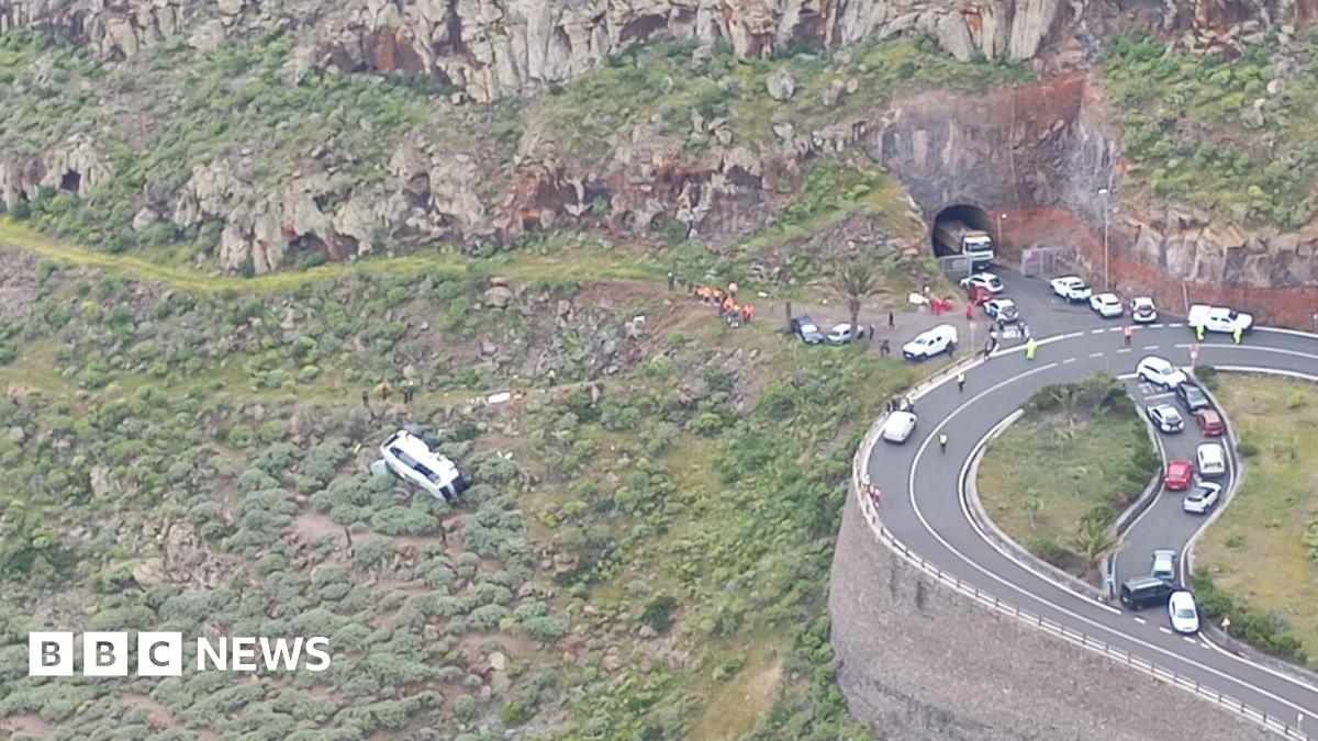 The bus down the ravine in San Sebastián de La Gomera