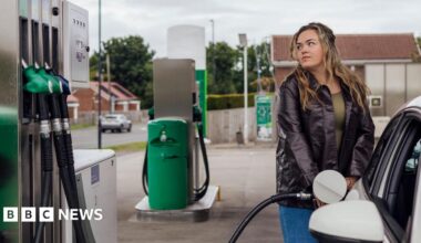 UK inflation rate rises to 3.3% in March after Iran war pushes up fuel prices