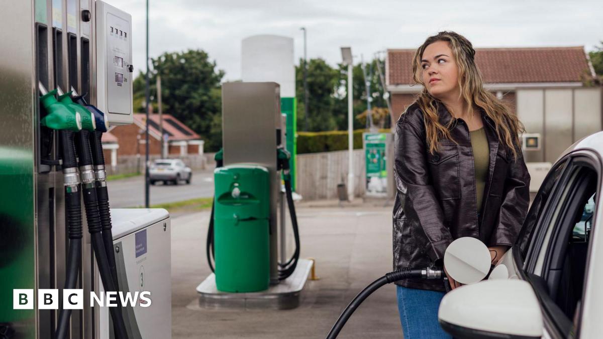 UK inflation rate rises to 3.3% in March after Iran war pushes up fuel prices