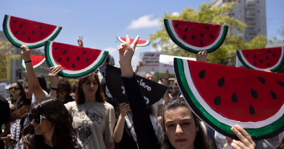 Israel's Fashion Police on the Hunt for Society's Worst Offenders: Colors That Might Resemble a P******** Flag