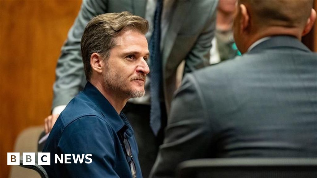 Hawaii doctor found guilty of trying to kill wife on hike - BBC