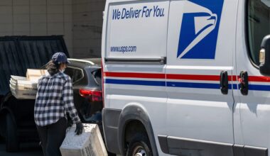 USPS to Suspend Payments to Employee Pension Plan to Free up Cash