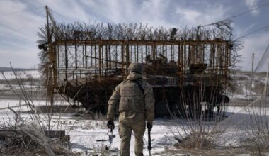 Ukraine Is Slowing Russia Down and Making Gains: Warfare Experts