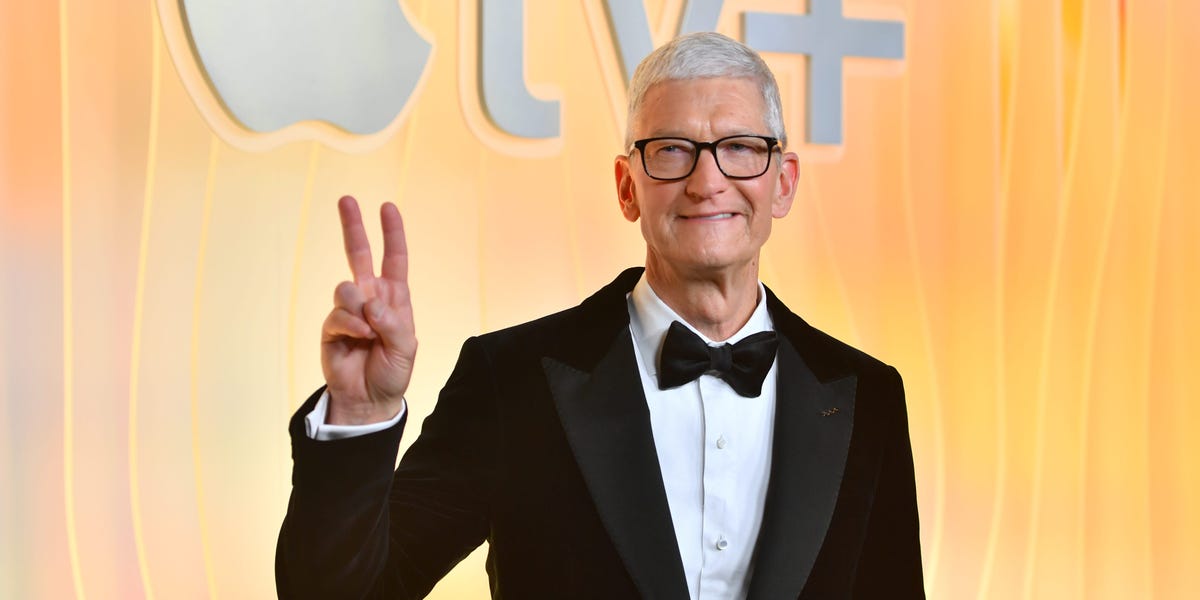 Apple CEO Tim Cook Is Stepping Down