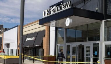 Fairview Mall security employee shot after confronting thief near jewelry store - Toronto Star