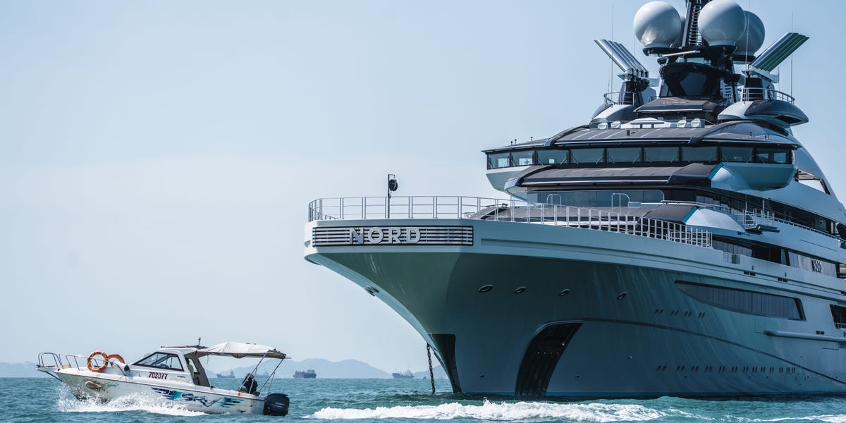 Russian Superyacht Nord Sails Through Blockaded Strait of Hormuz