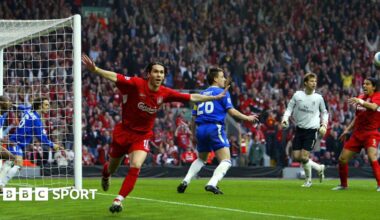 Liverpool's Luis Garcia (C) celebrates scoring a goal as Chelsea's William Gallas (L) tried to clear the ball alongside Ricardo Carvalho (2nd L) in the goal while John Terry (C back) and goalkeeper Petr Cech (2nd R) and Milan Baros (R) look on
