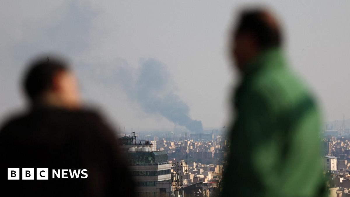 Smoke rises after an airstrike in central Tehran, Iran (1 April 2026)