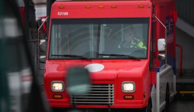 23,000 North Shore homes to lose door-to-door mail delivery within a year