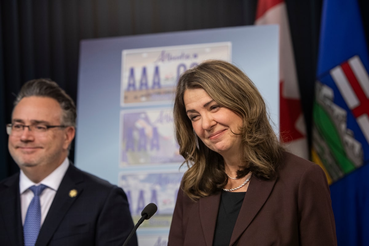 Alberta to adopt daylight saving time year-round, Danielle Smith says