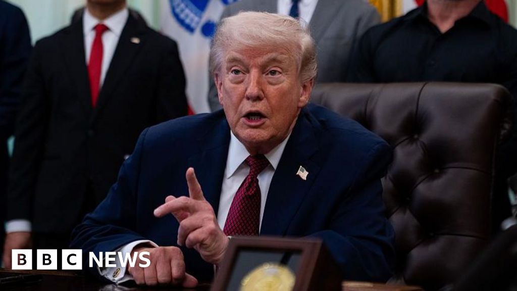 Trump claims Virginia redistricting election was 'rigged' - BBC