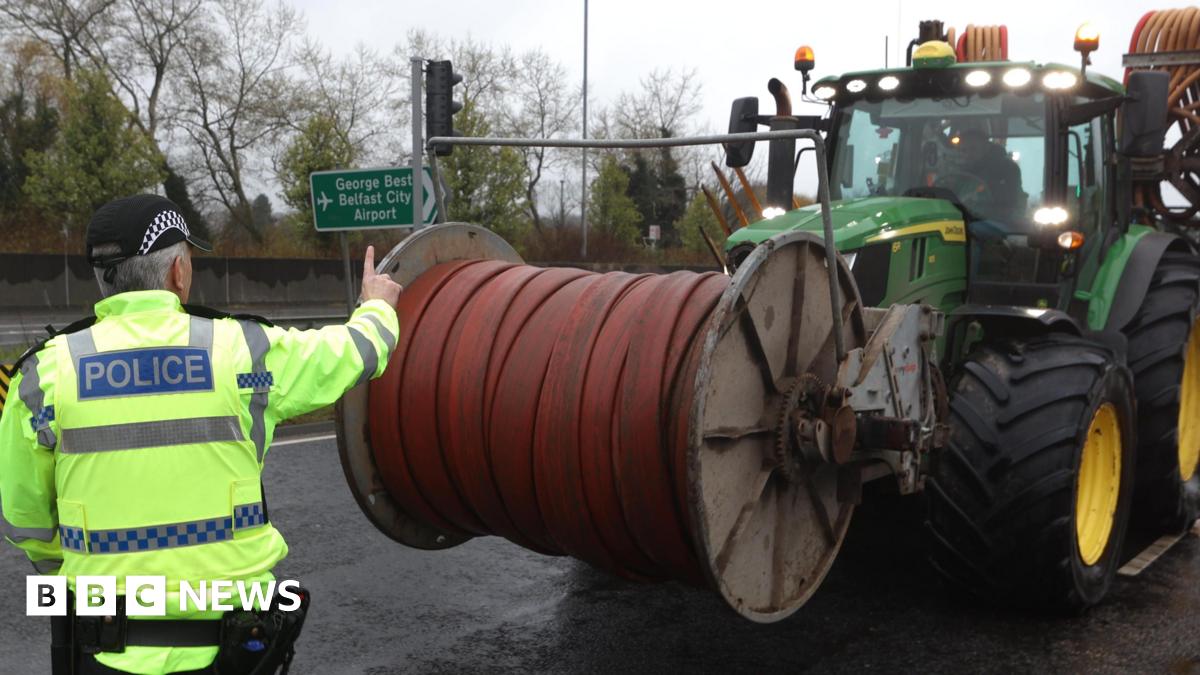 Two tankers heading towards the Strait of Hormuz