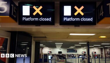 Closed platforms at Euston Station show Platform Closed red crosses at platforms 12-15