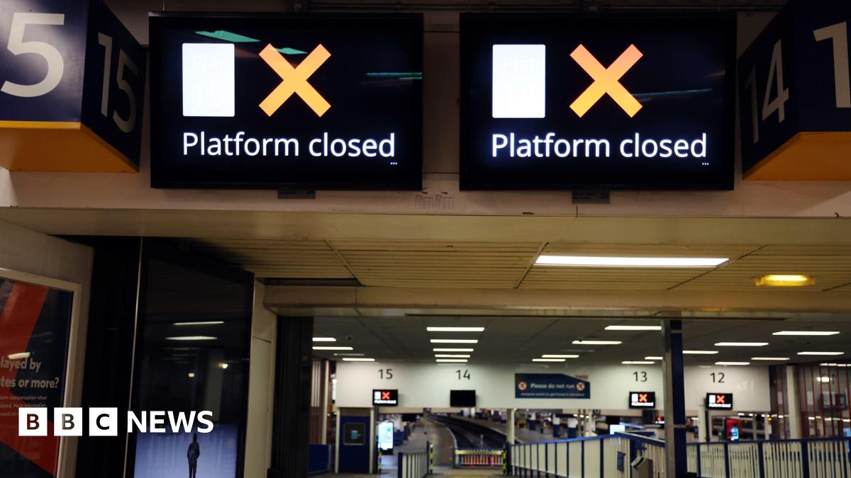 Closed platforms at Euston Station show Platform Closed red crosses at platforms 12-15