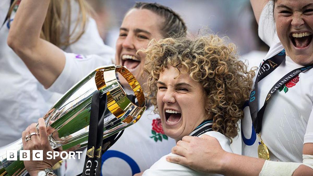 Ellie Kildunne with Women's Six Nations trophy