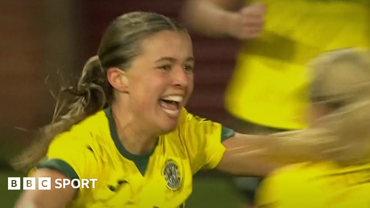 Hibernian's Eilidh Adams celebrates