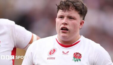 Hannah Botterman in action for England